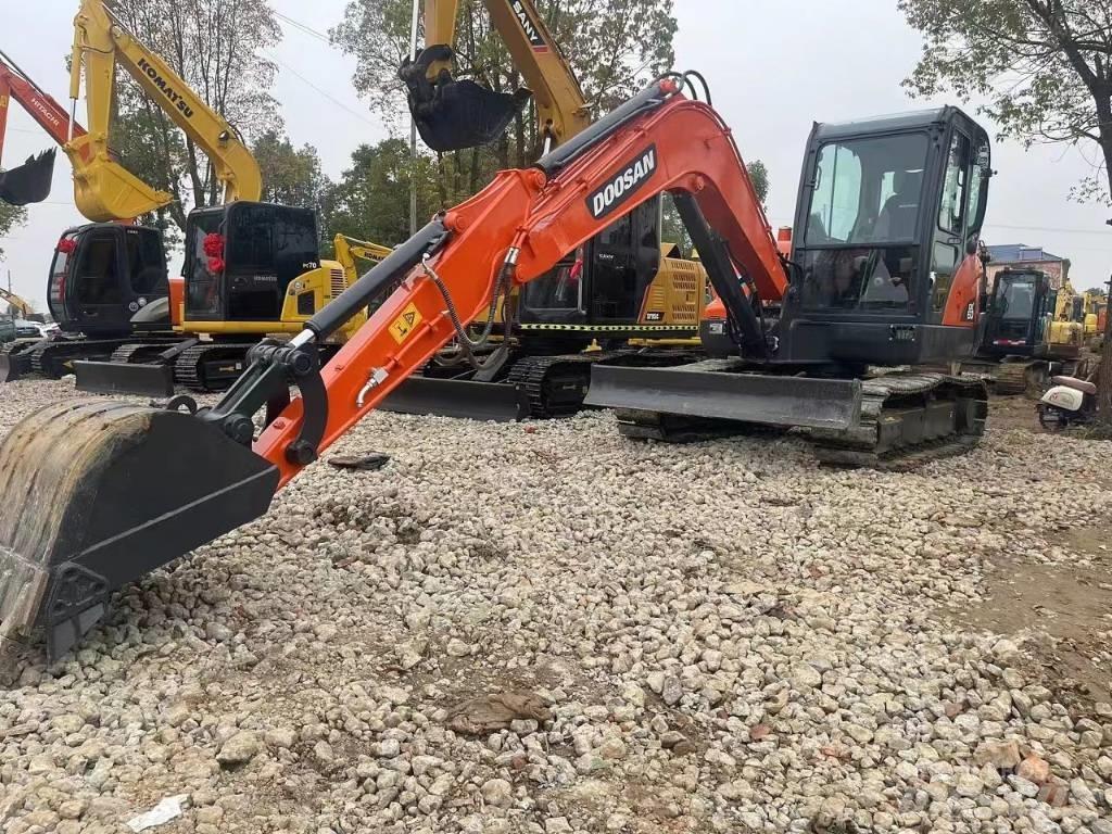 Doosan DX60 小型挖土機/掘鑿機<7t(小型挖掘機)