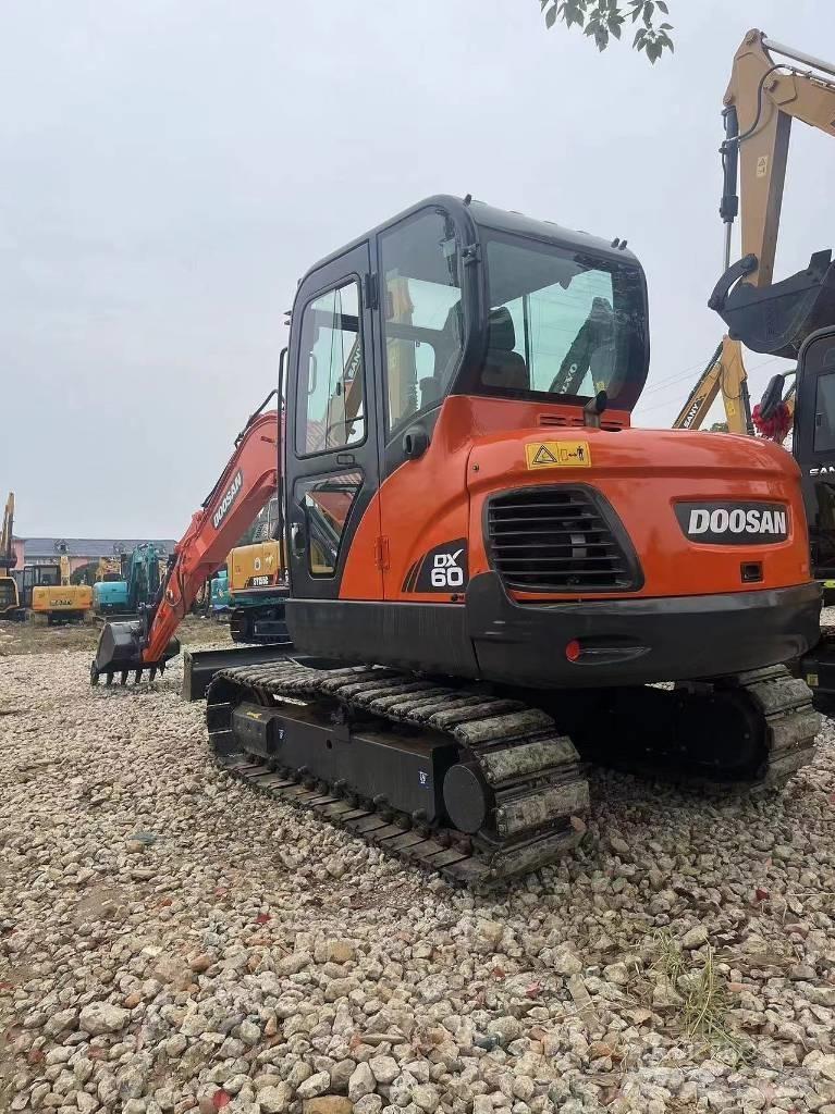 Doosan DX60 小型挖土機/掘鑿機<7t(小型挖掘機)