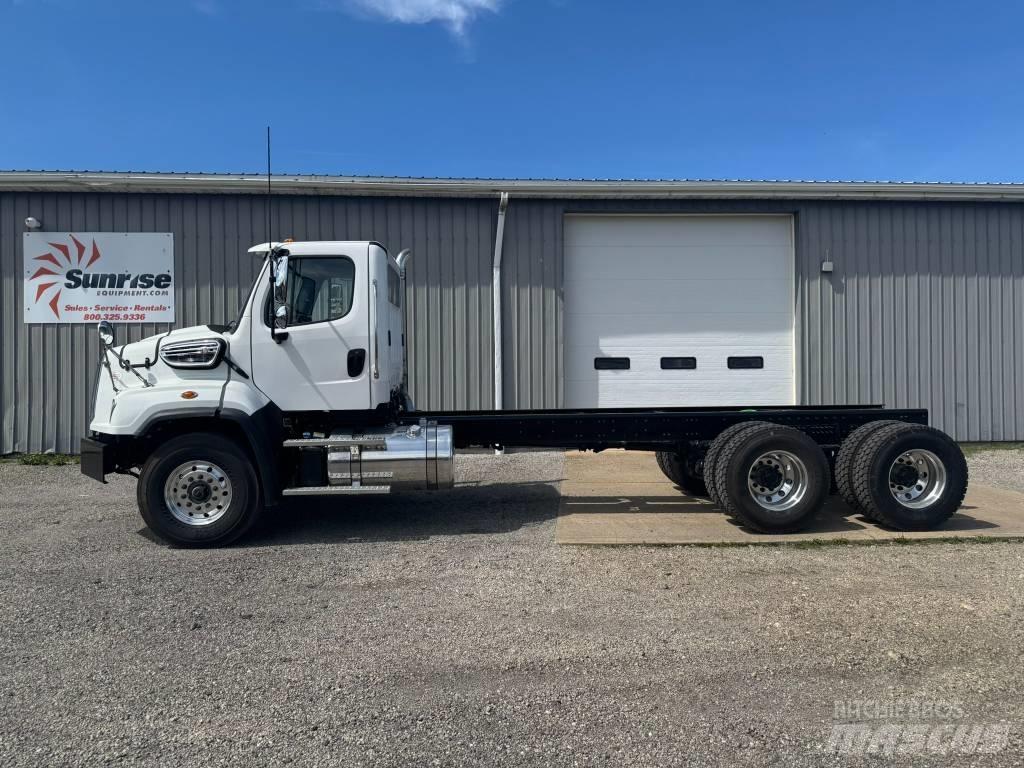 Freightliner 114 SD 商用底盤車