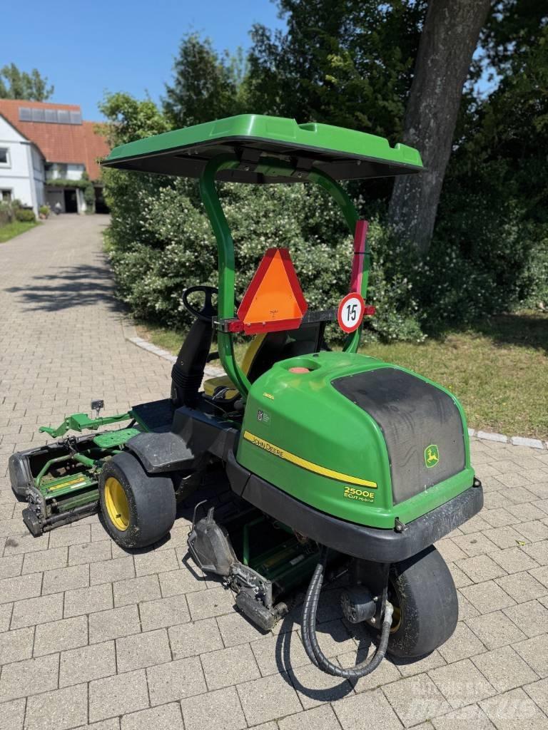 John Deere 2500 E 果嶺割草機