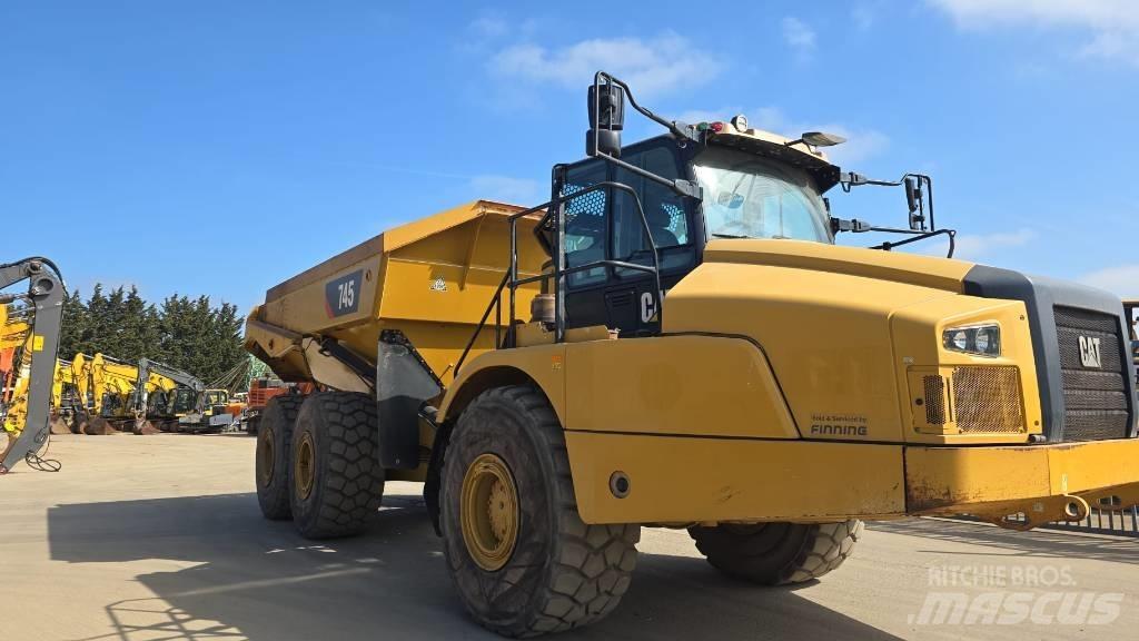 CAT 745 鉸接式起吊車