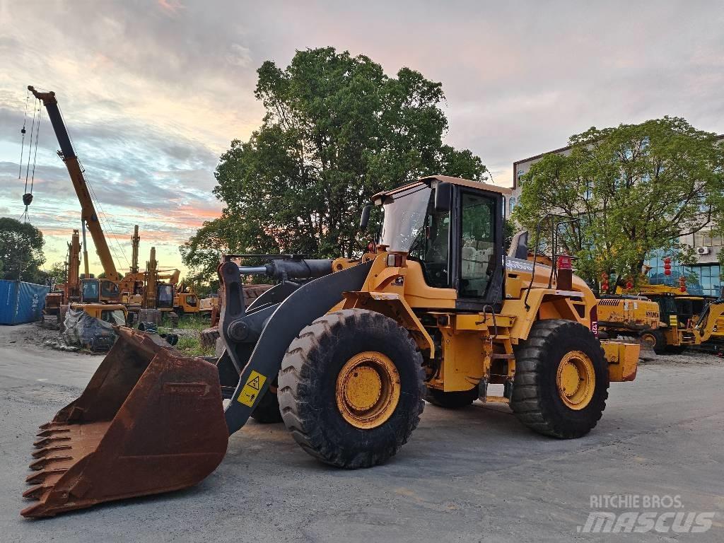 Volvo L 120 輪胎式裝載機