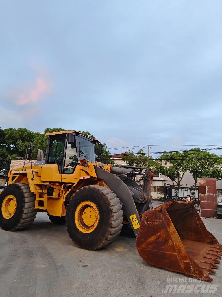 Volvo L 120 輪胎式裝載機