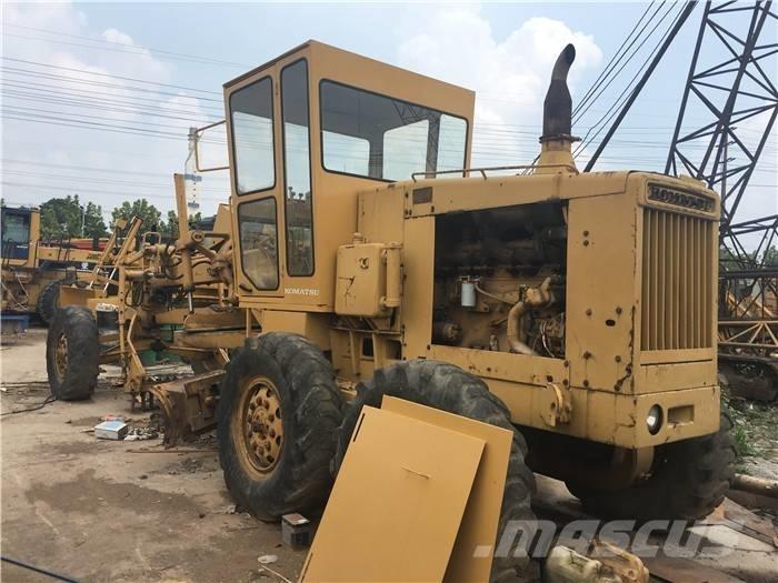 Komatsu GD 623 A 平土機