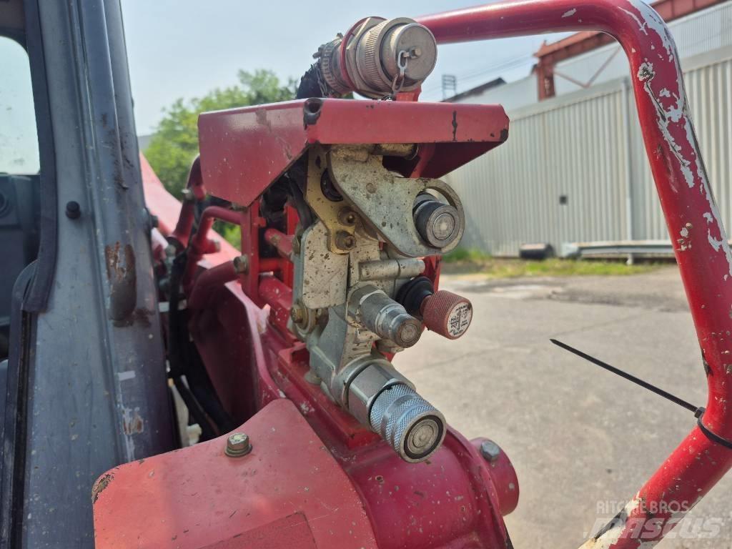 Takeuchi TL12 滑移轉向裝載機