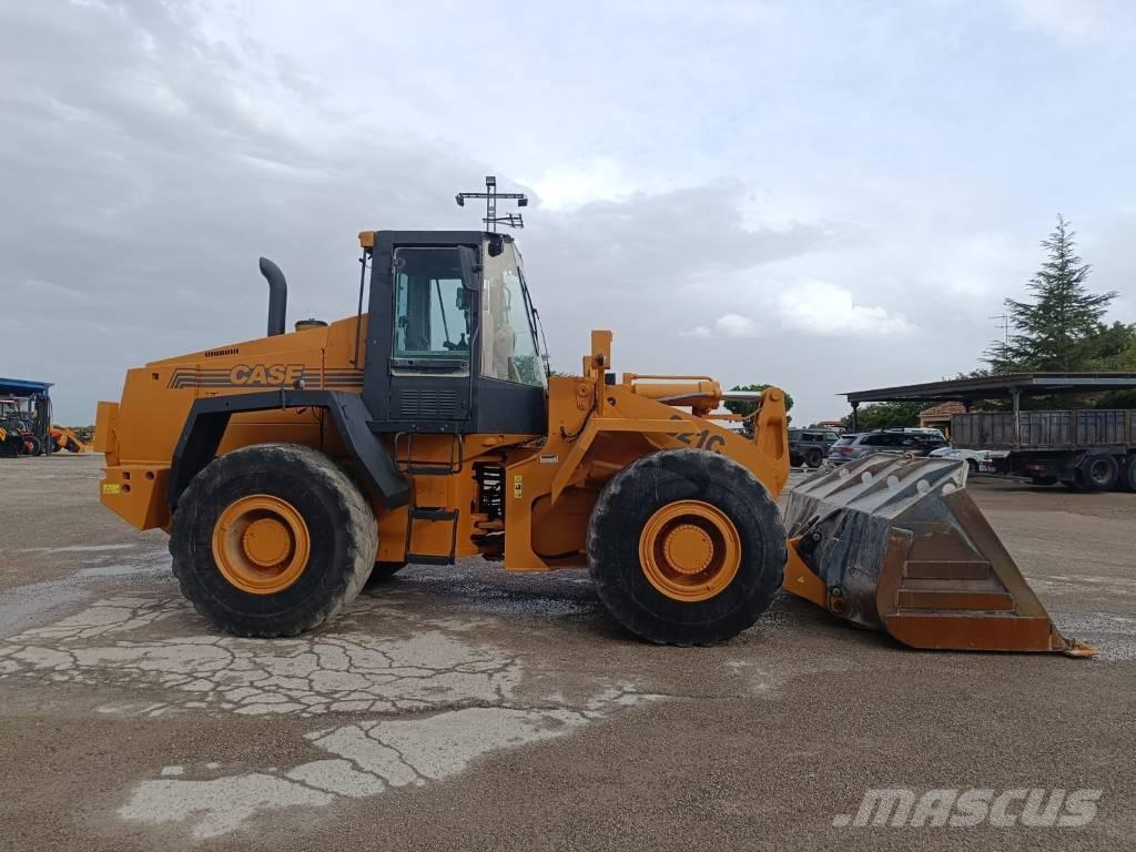 CASE 821 C 輪胎式裝載機
