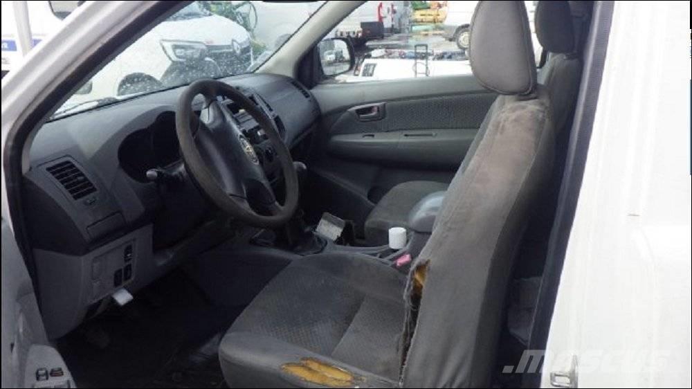 Toyota Hilux 皮卡.傳統半斗卡車/側卸板