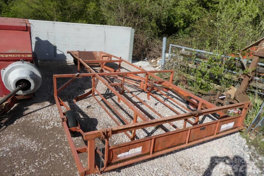 Brown bale sledge 堆草機