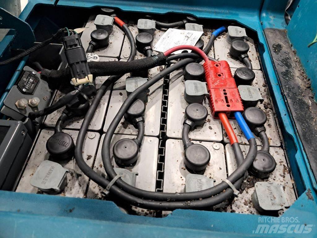 Tennant T7 室內掃倉機