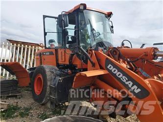 Doosan DL 300-3 輪胎式裝載機