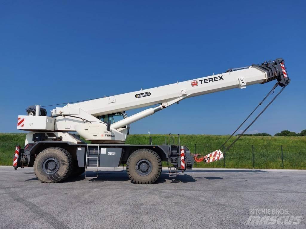Terex RT90 越野起重機