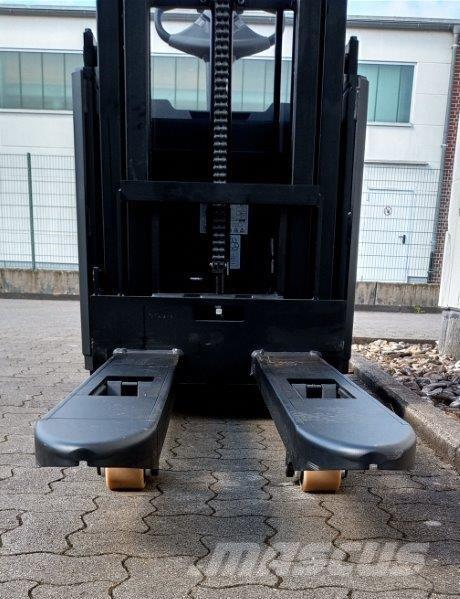 Toyota BT SWE145L 自走式堆積機