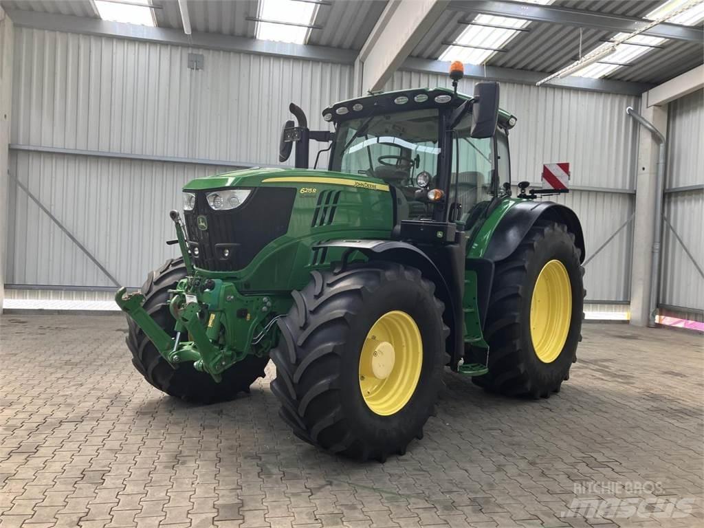 John Deere 6215R 曳引機