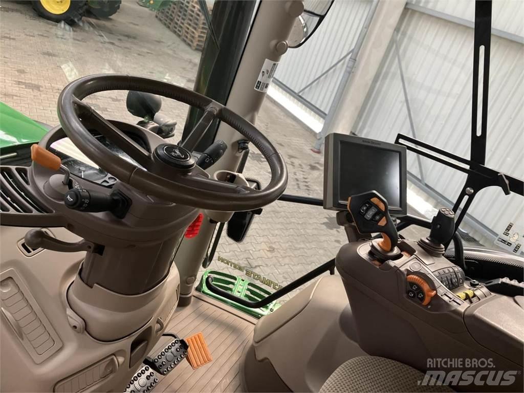 John Deere 6215R 曳引機