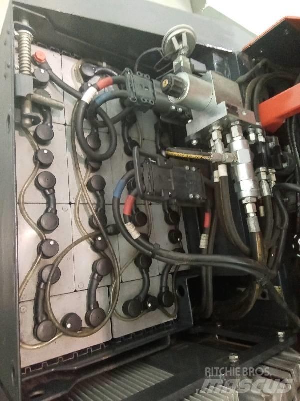 Combilift C 3000CBE 電動堆高機