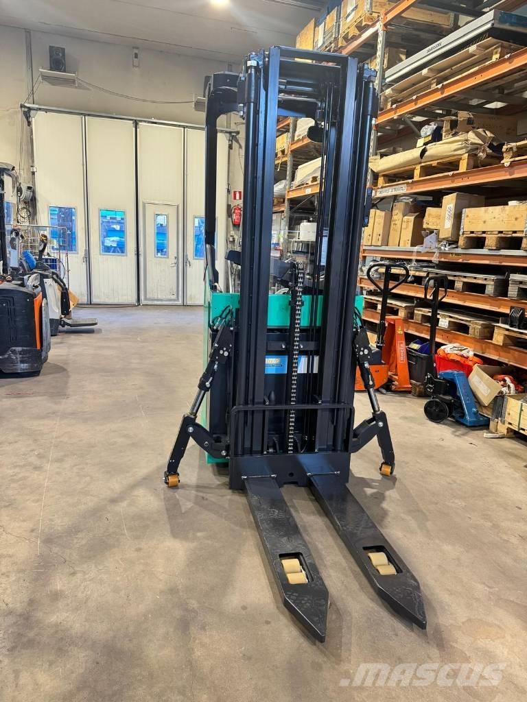 Mitsubishi SBR16N2 自走式堆積機