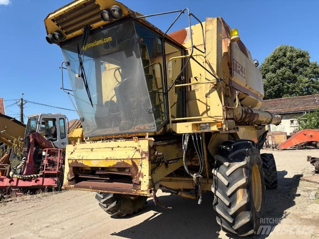 New Holland TF 42 聯合收穫機