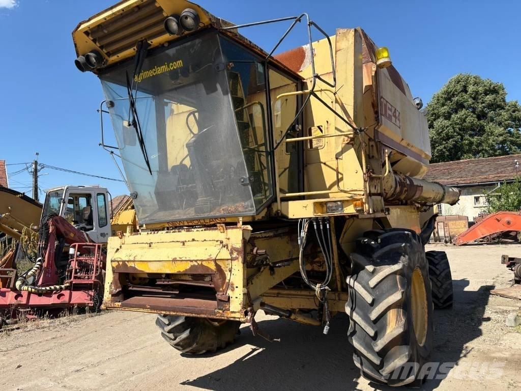 New Holland TF 44 聯合收穫機