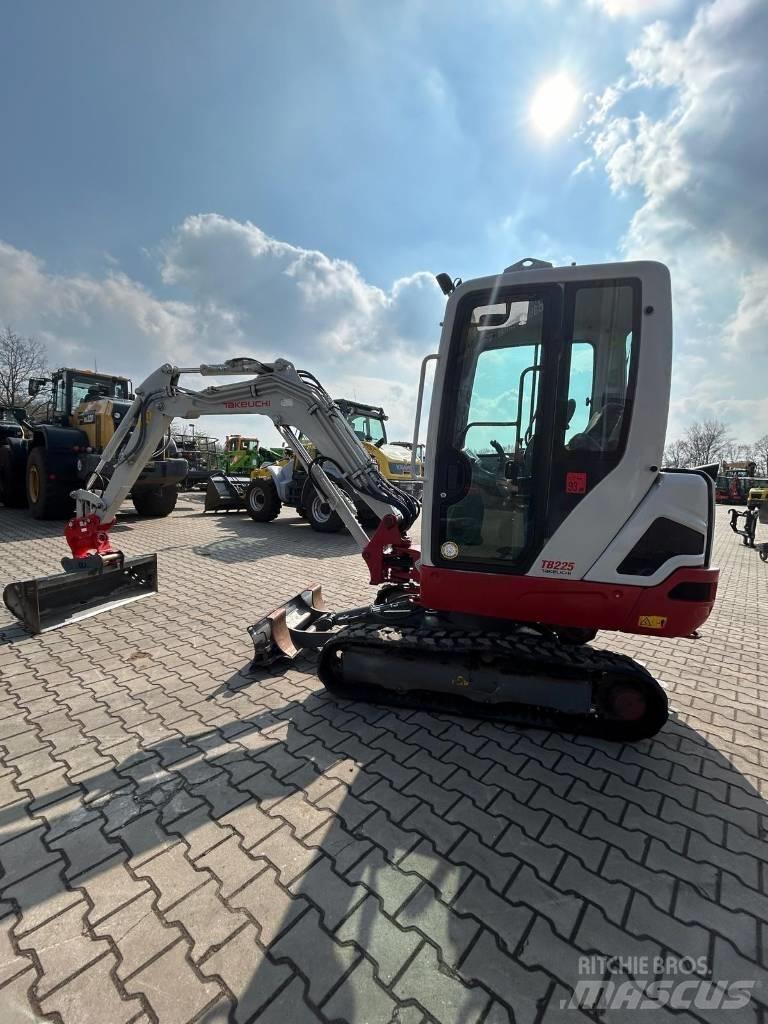 Takeuchi TB 225 小型挖土機/掘鑿機<7t(小型挖掘機)