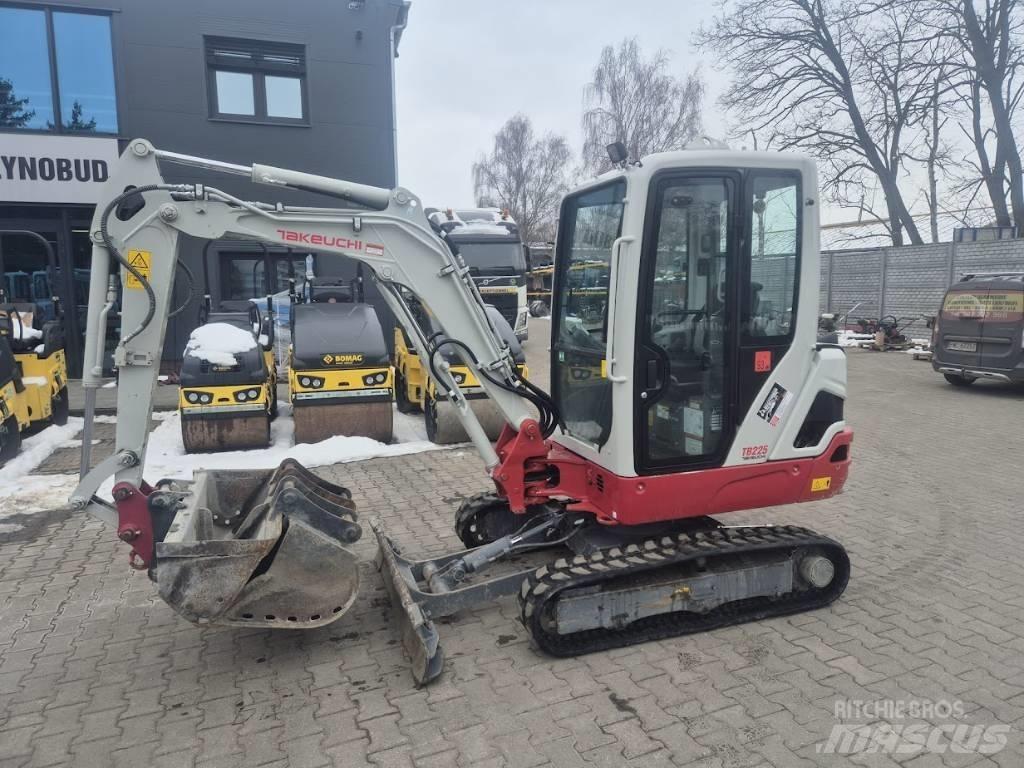 Takeuchi TB 225 小型挖土機/掘鑿機<7t(小型挖掘機)
