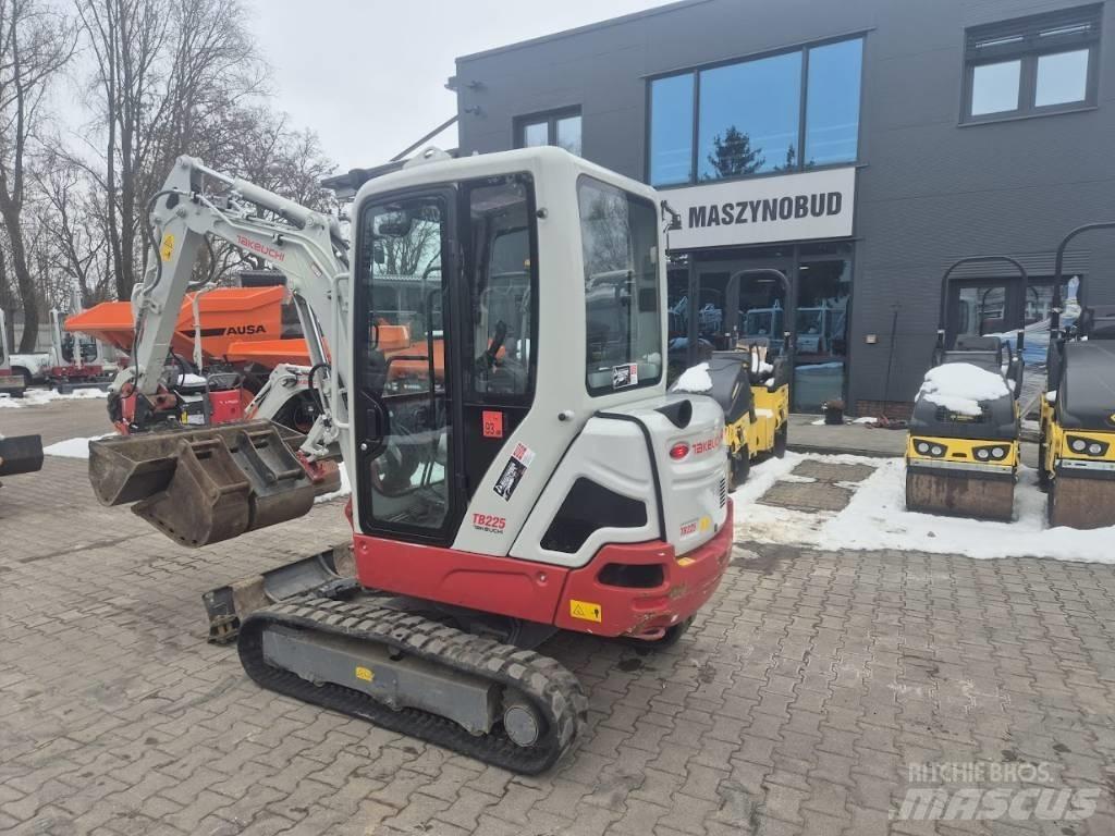 Takeuchi TB 225 小型挖土機/掘鑿機<7t(小型挖掘機)