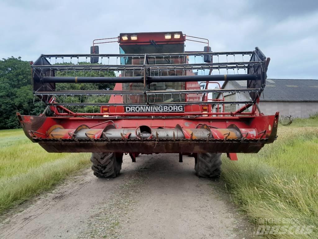 Dronningborg D 7500 聯合收穫機