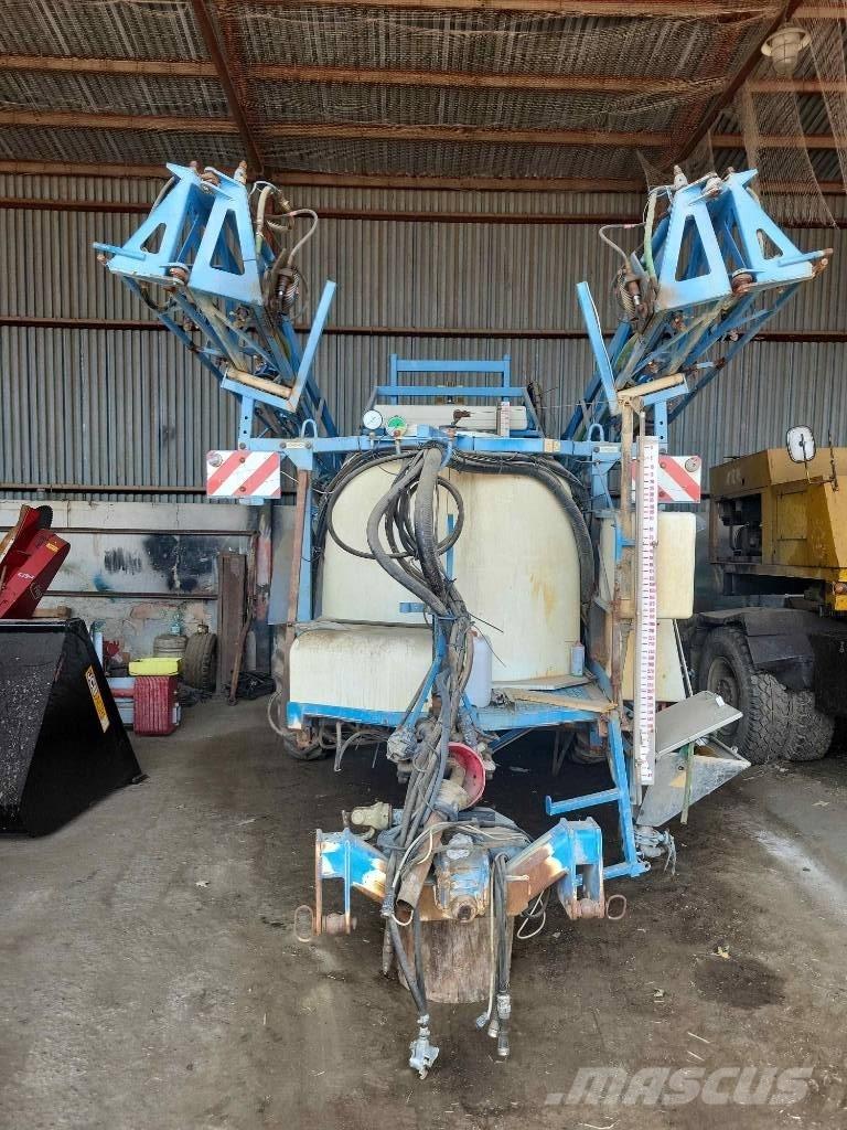 Agrio Mamut 4200 牽引式噴霧機