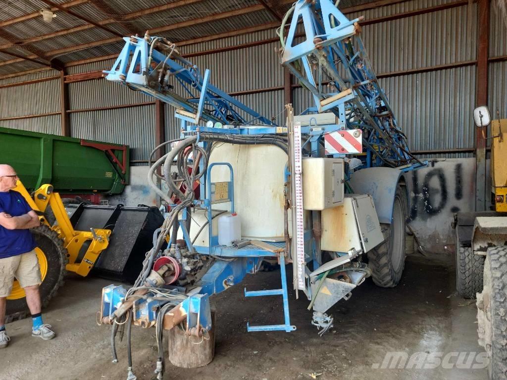 Agrio Mamut 4200 牽引式噴霧機