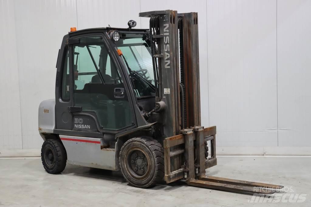 Nissan FGD02A30Q 柴油卡車