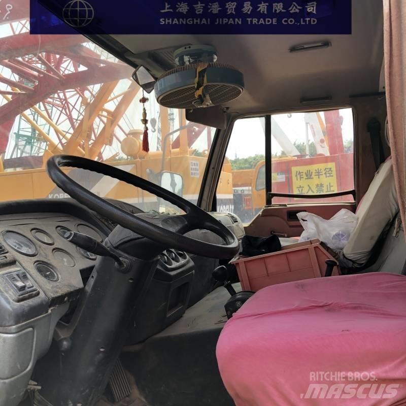 Zoomlion QY 100 全路面起重機/吊車