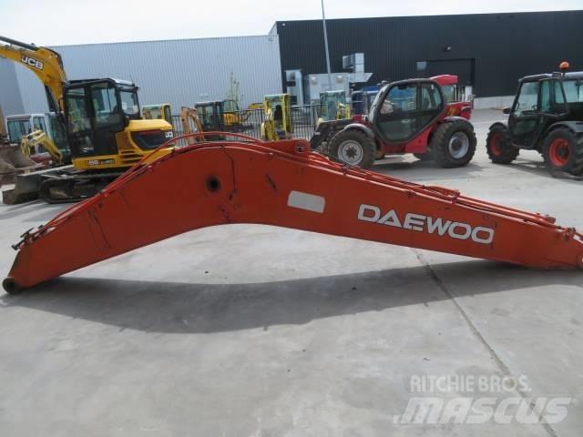 Daewoo DX 225 LC 底盤和懸架