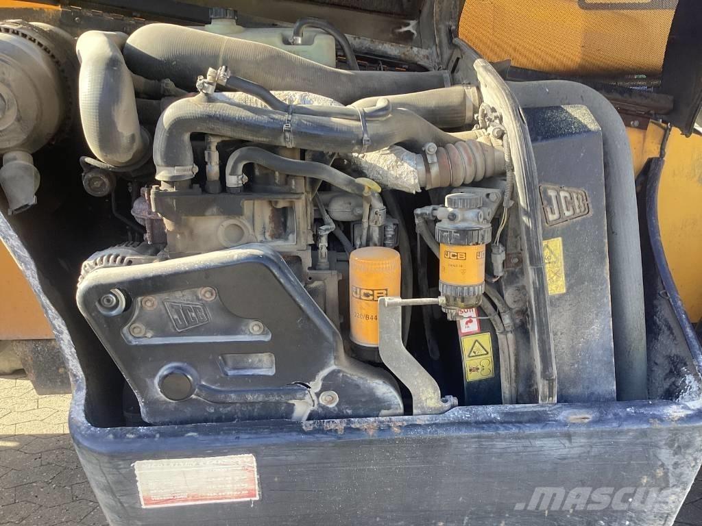 JCB 540-140 伸縮臂操作車