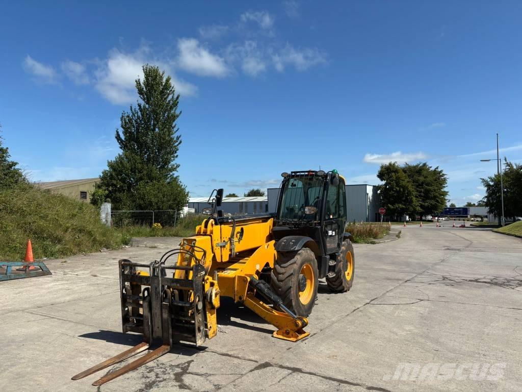JCB 540-140 伸縮臂操作車