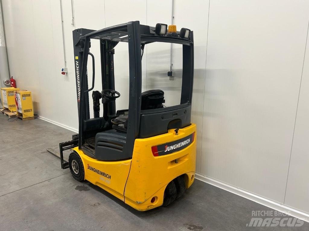 Jungheinrich EFG 215 電動堆高機