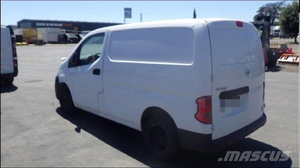 Nissan NV 200 廂式貨物運輸車