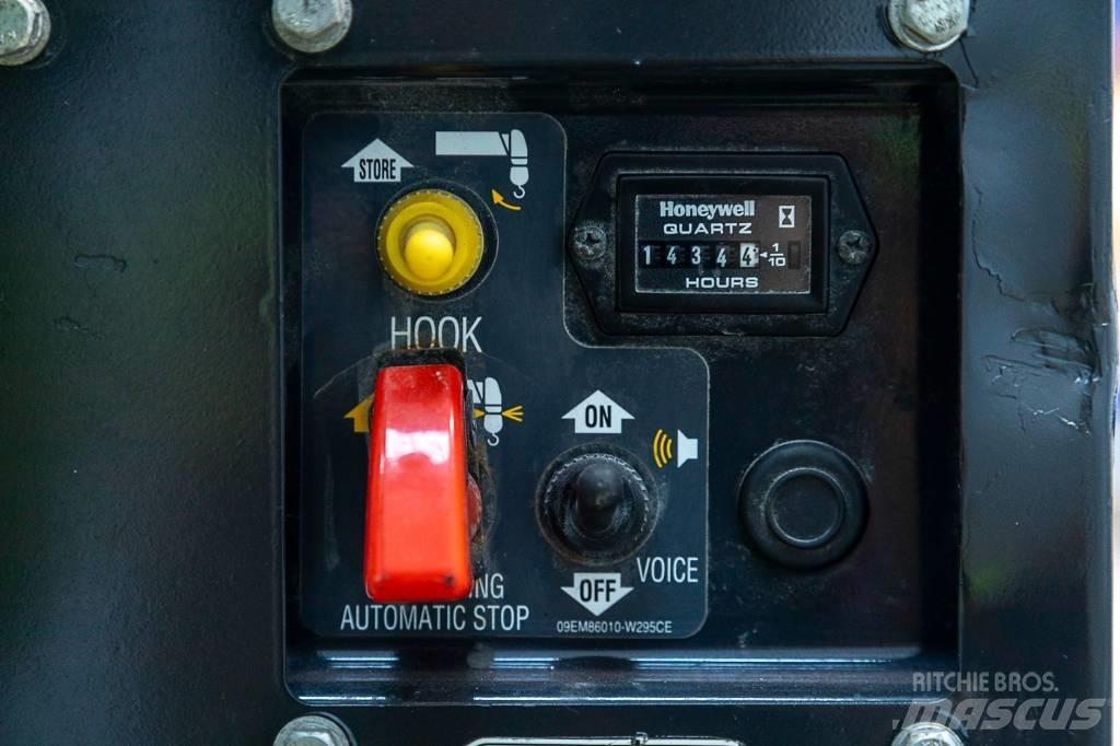 Unic URW-295-WBE 小型起重機