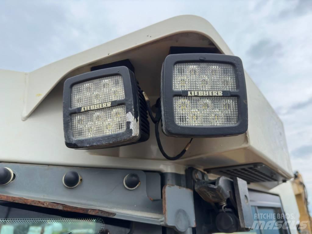 Liebherr PR 736 LGP 履帶推土機