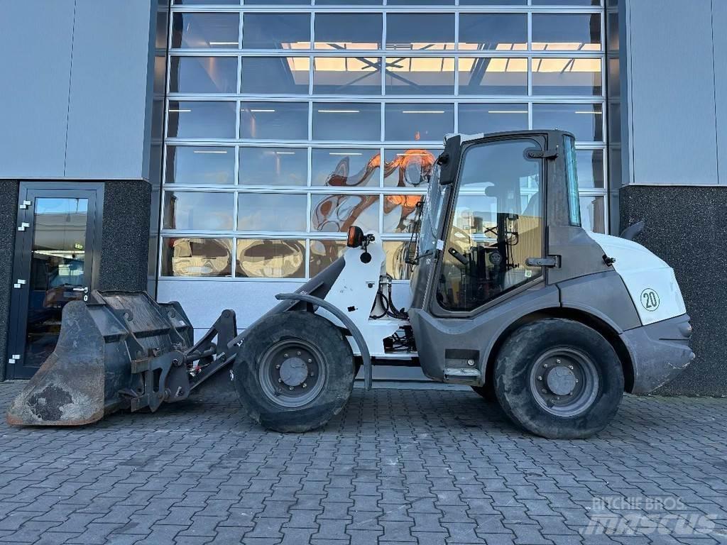 Hitachi ZW75 輪胎式裝載機