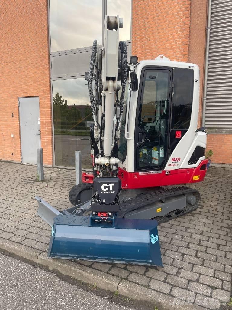 Takeuchi TB 225 小型挖土機/掘鑿機<7t(小型挖掘機)