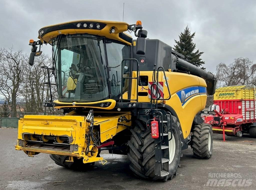 New Holland CX 880 聯合收穫機