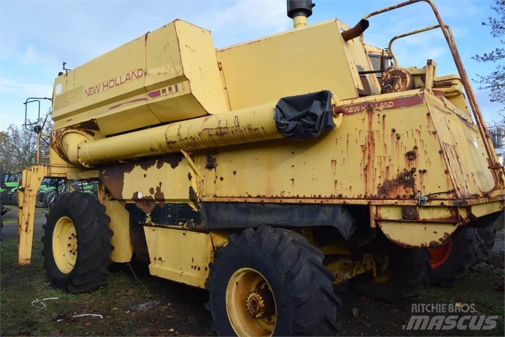 New Holland TF 44 聯合收穫機