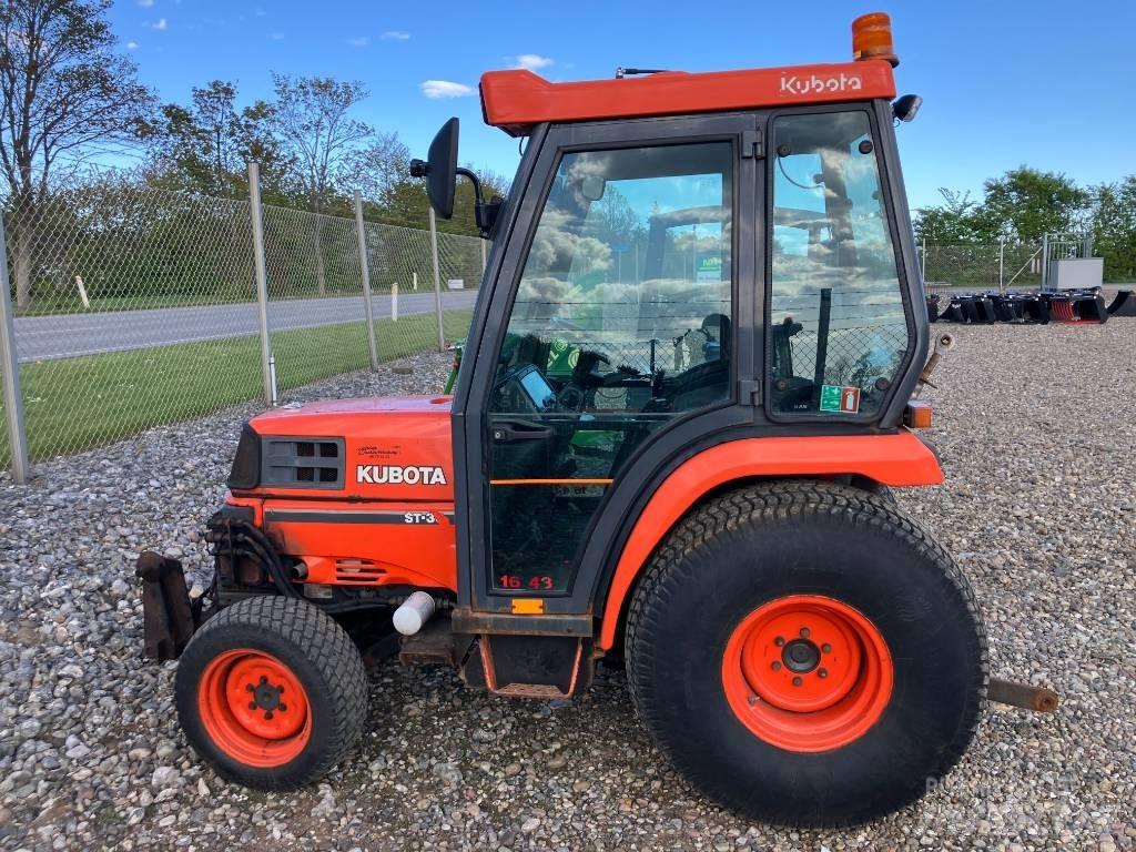 Kubota ST 30 小型曳引機