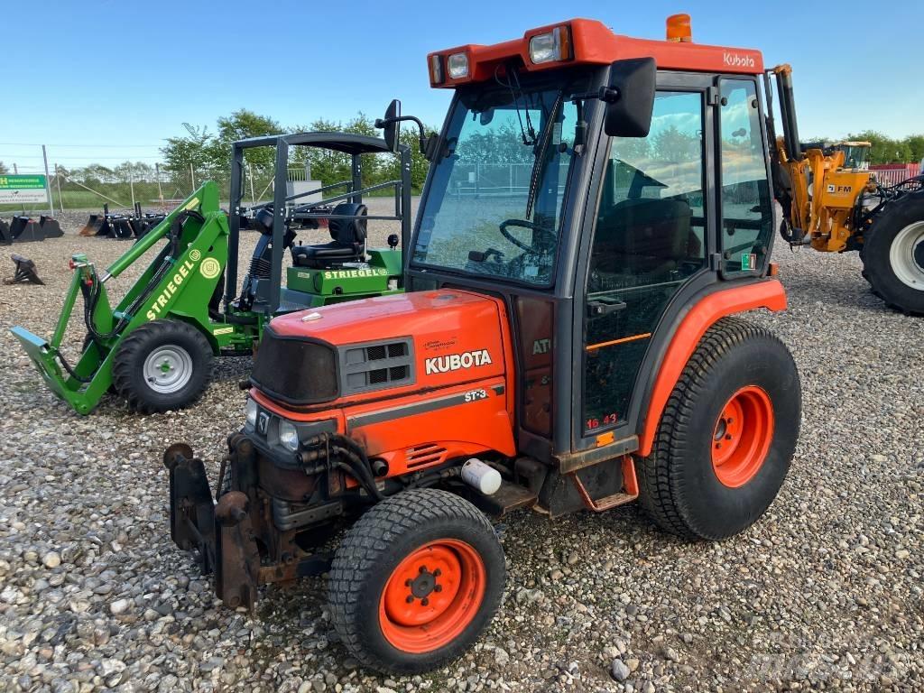 Kubota ST 30 小型曳引機