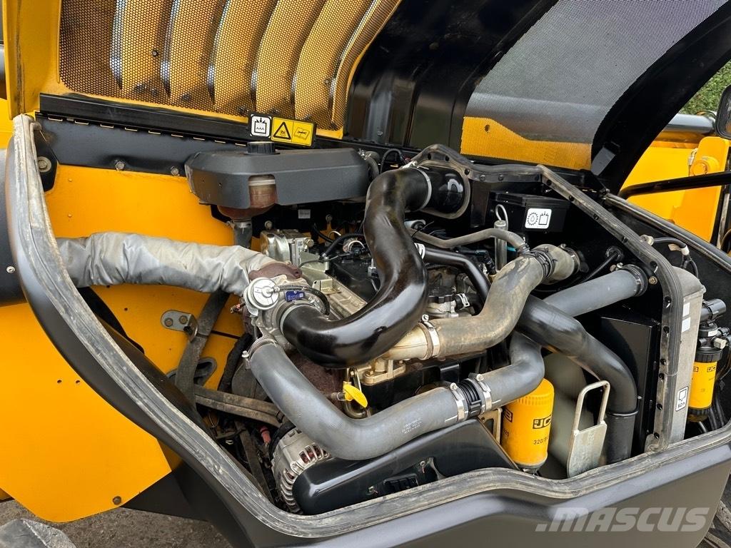 JCB 535-125 伸縮臂操作車
