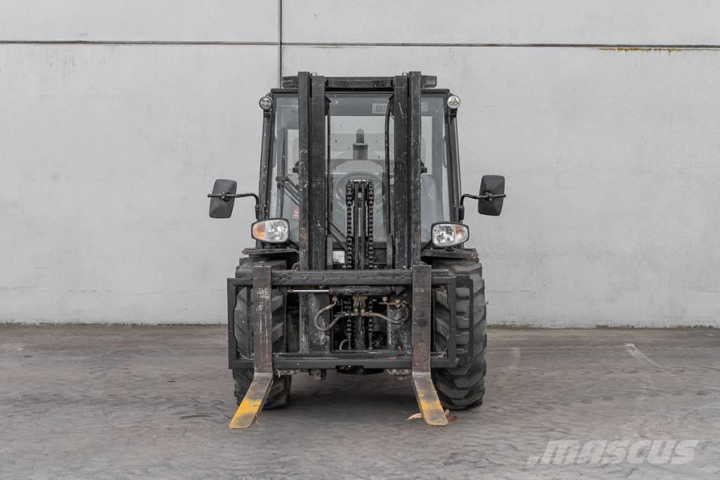 Manitou MC 30-4 柴油卡車