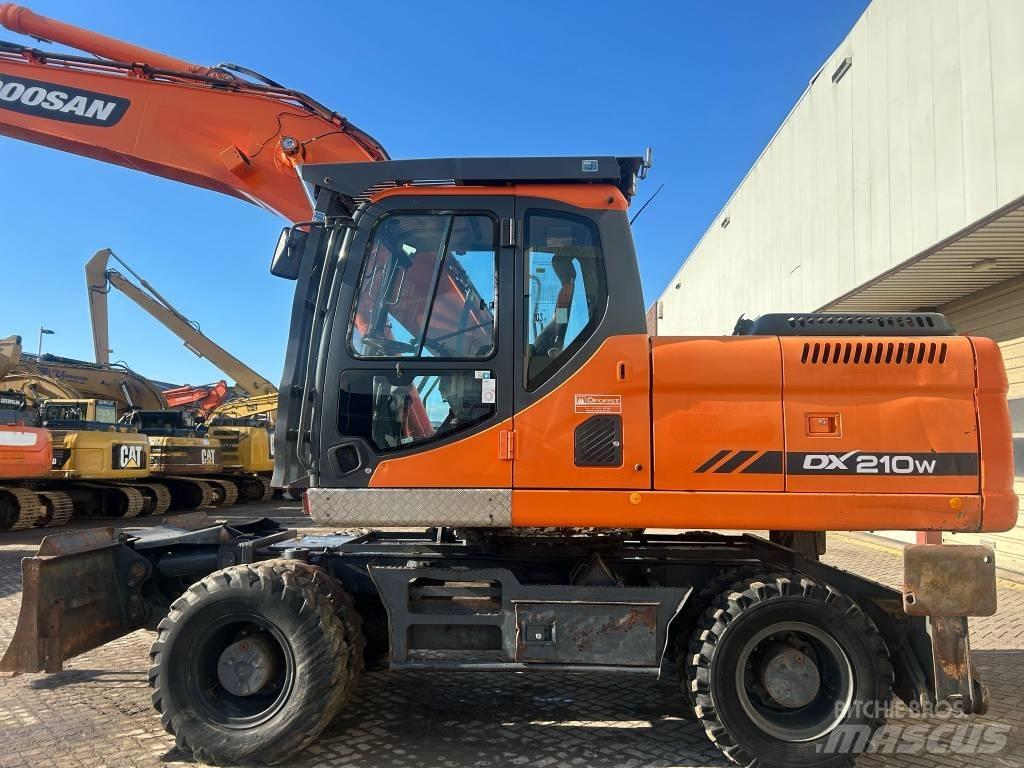 Doosan DX 210 W 旋轉式挖土機/掘鑿機/挖掘機