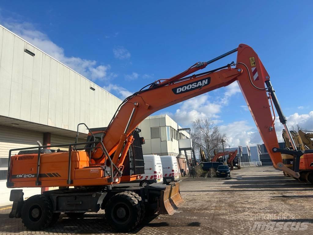 Doosan DX 210 W 旋轉式挖土機/掘鑿機/挖掘機