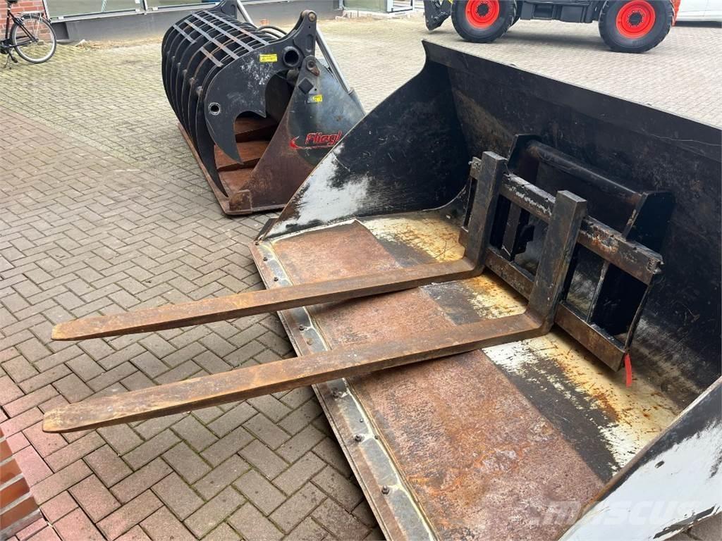 Bobcat Anbaugeräte 伸縮臂操作車
