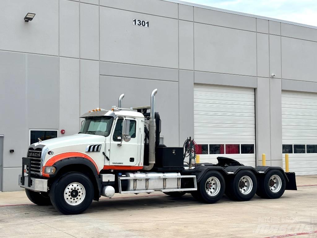 Mack GU 713 救援車