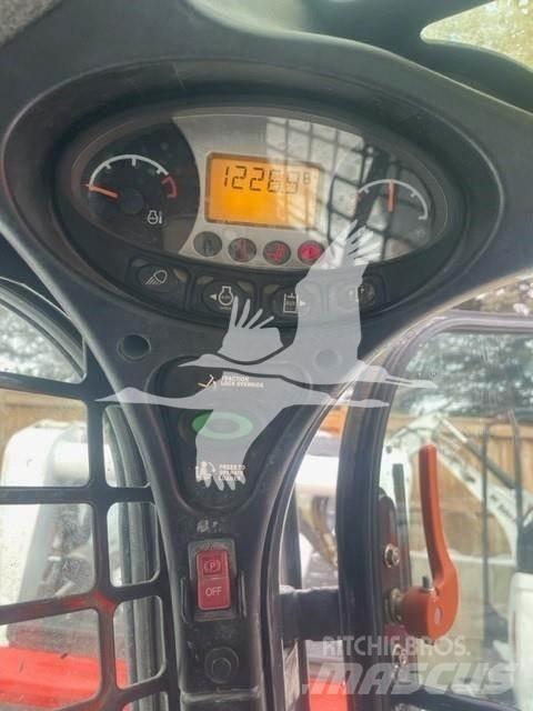 Bobcat S450 滑移轉向裝載機